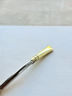 Bombillon alpaca y bronce cincelado “El Gauchito” - pico de rey - Matesso Mates