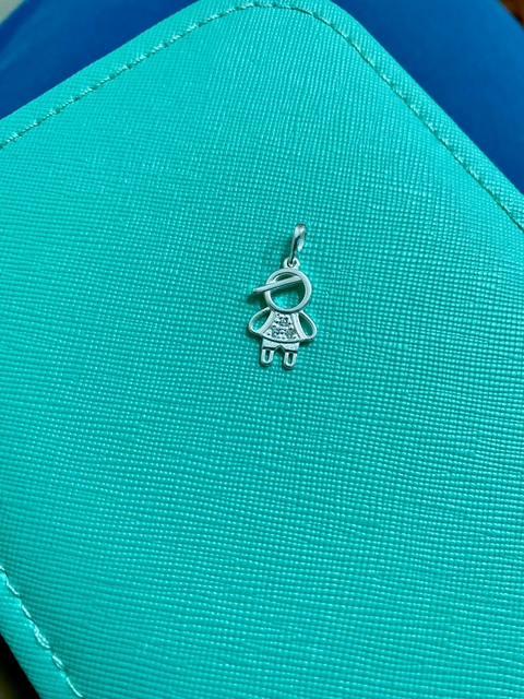 Pingente menino cravejado minimalista - Prata 925 - comprar online