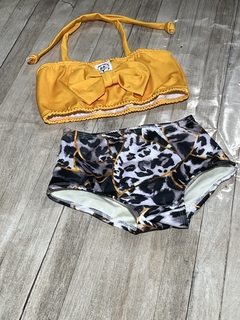 Bikinis top + bombacha. Nenas - comprar online