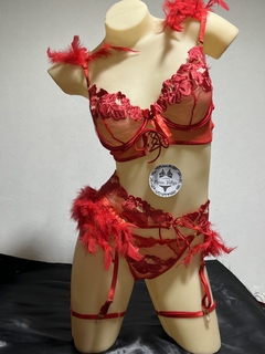 CONJUNTO ERÓTICO CON PLUMAS