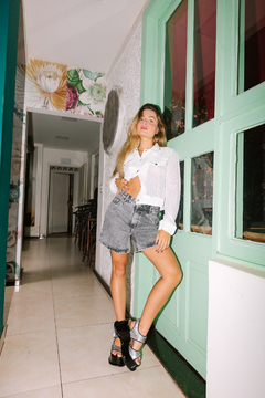 BERMUDA MOM JEANS PRETA na internet
