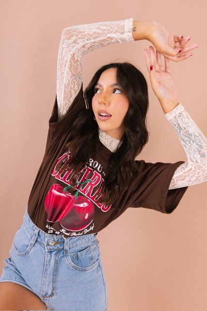TEE CHERRY OVERSIZED MARROM