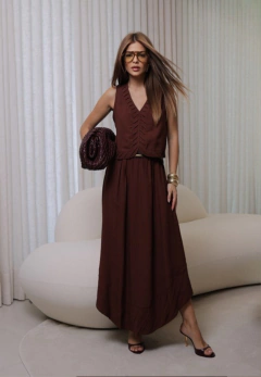 SAIA MIDI COM DETALHES DE NERVURA ALFAIATARIA ZARA