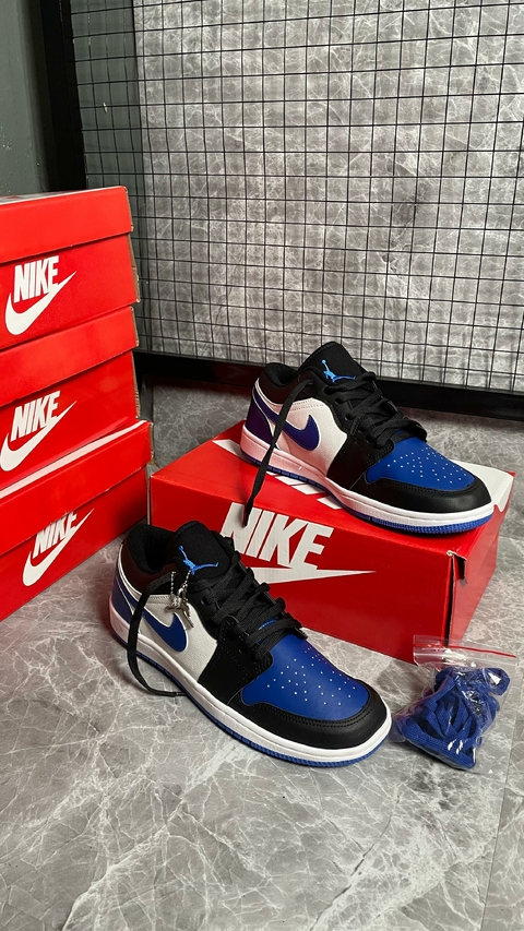 TÊNIS AIR JORDAN 1 LOW - AZUL E BRANCO