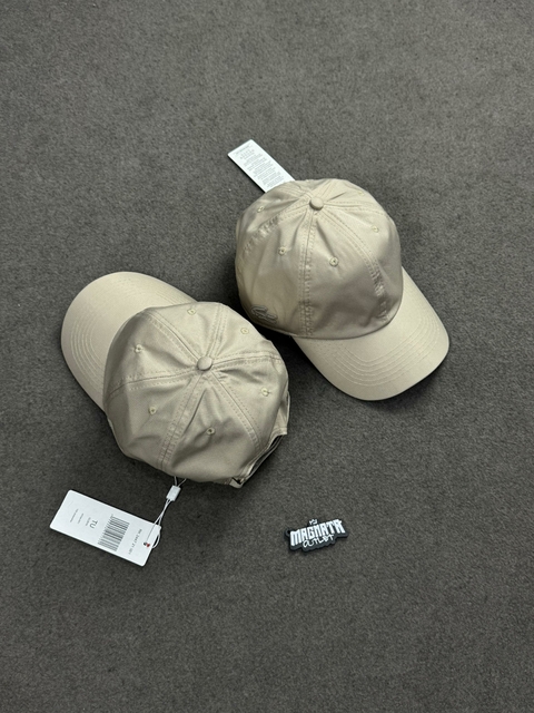 BONÉ LACOSTE SPORT MONOCROMÁTICO - BEGE