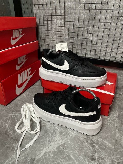 TÊNIS NK COURT VISION PRETO / BRANCO