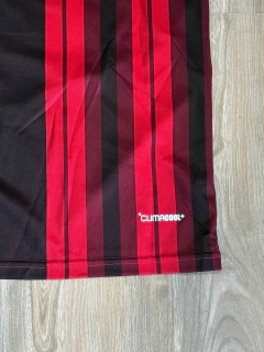 CAMISETA RETRO MILAN 2013-14 KAKA #22 CON PARCHE DE CHAMPIONS Y BOTONES en internet
