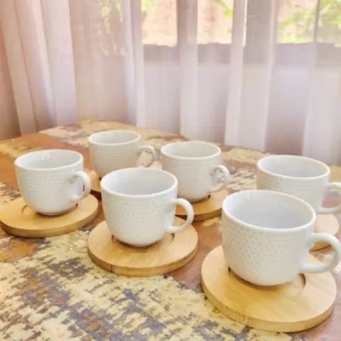 CONJUNTO DE XICARAS COM PIRES DE BAMBU