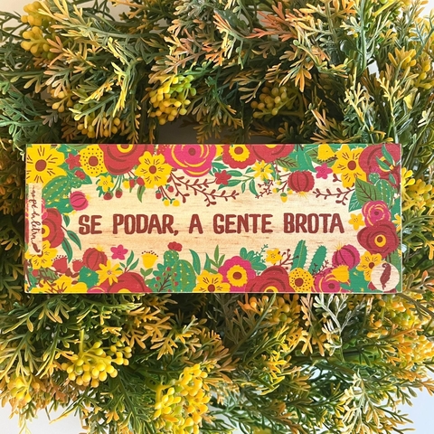 Box retangular SE PODAR A GENTE BROTA para decorar sua casa e deixar o ambiente mais alegre e bonito.

Medidas: 6 x 15 x 3 cm

Material: Pinus