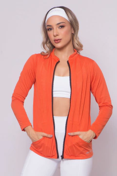 Casaco manga longa laranja com bolso na internet