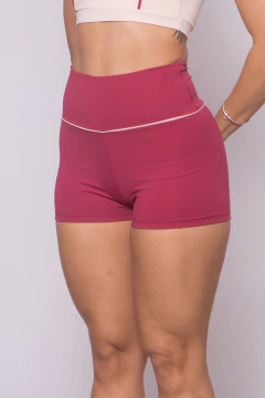 Short Vanessa cereja com detalhe rosa suave