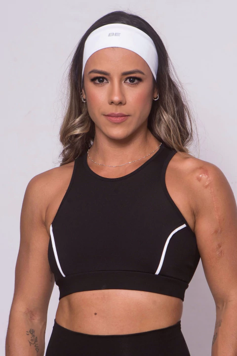 Top Manu Preto com detalhe Branco