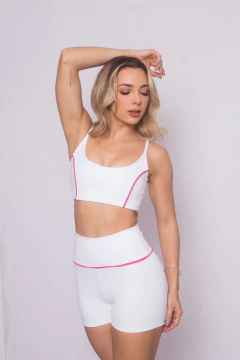 Short Vanessa Branco com detalhe pink - comprar online