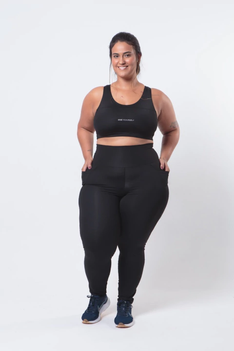 Legging Bárbara Plus preta com bolso