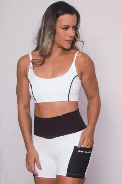 Top Vanessa Branco com detalhe Preto - comprar online