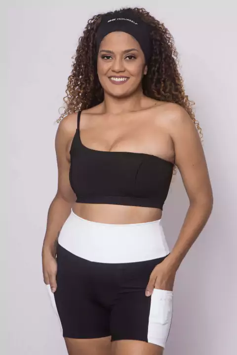 Short Carol Preto com detalhe branco