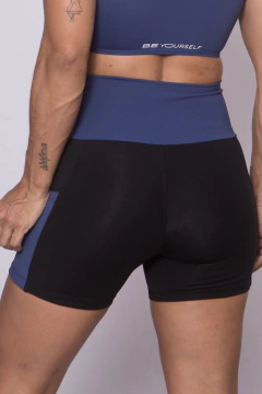 Short Carol Preto com detalhe Azul Marinho na internet
