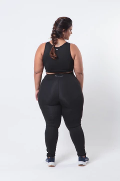 Legging Bárbara Plus preta com bolso na internet
