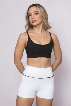 Short Vanessa Branco com detalhe Preto - comprar online