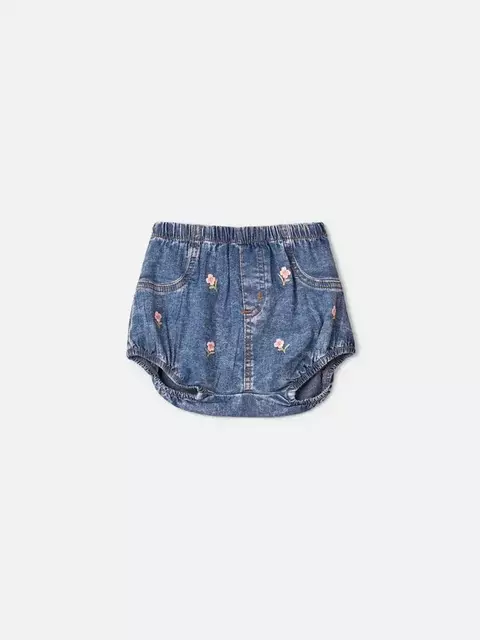 Shorts Jeans com Patchs de Flores