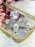 Brinco Pétalas de Flor com Pérola, pedrarias em zirconias -Semijóia - Carmela Boutique