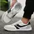 Novo dedo do pé largo sapatos masculinos casuais versátil sola macia ampla última sapatos tênis de caminhada malha respirável confortável sapatos descalços na internet