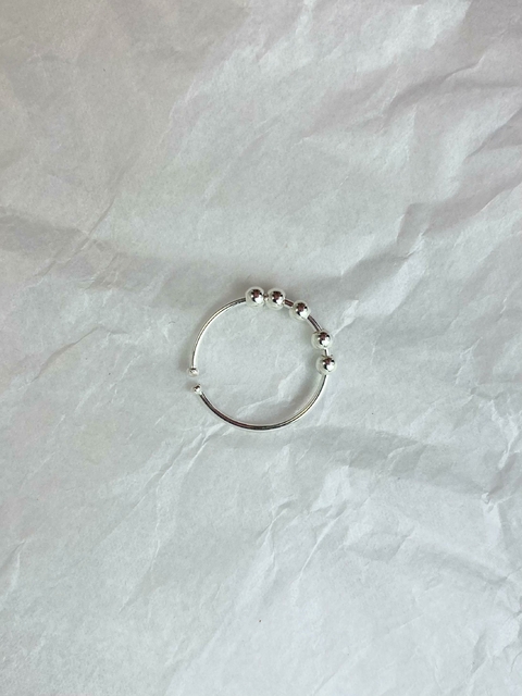 Anel Prata Liso com Detalhes de Bolinhas – Tamanho Regulável - comprar online