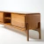 Rack Loft Curvo Laminado com 02 Gavetas e Pés em Madeira Maciça