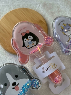 Cepillo con forma y glitter en internet