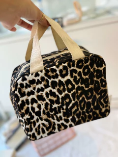 LUNCHERA ANIMAL PRINT en internet