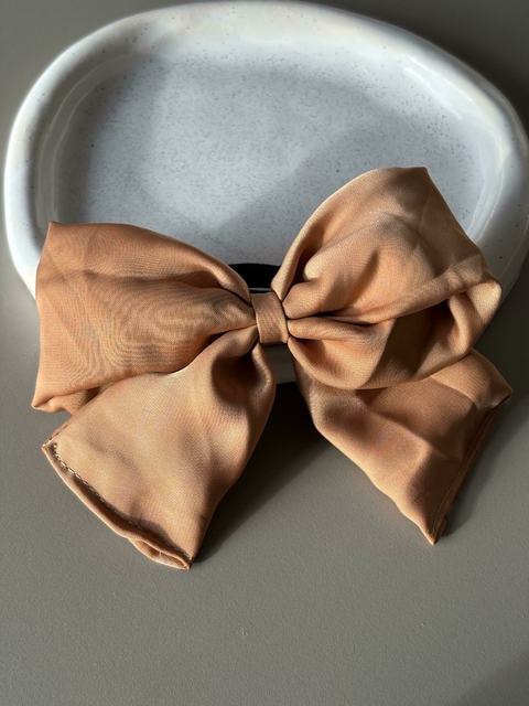 Colita moño satén marrón x1