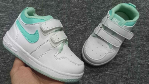 NIKE BABY BLANCA/VERDE AGUA CON ABROJOS