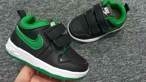 NIKE BABY NEGRO/VERDE CON ABROJOS