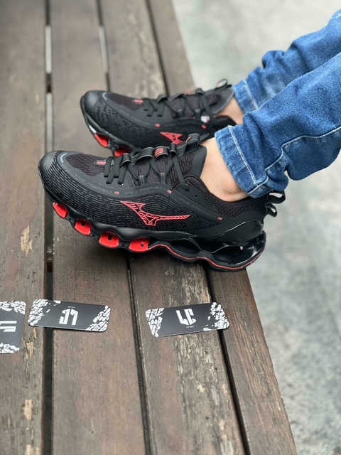Mizuno Wave Prophecy 13 / Preto e Vermelho