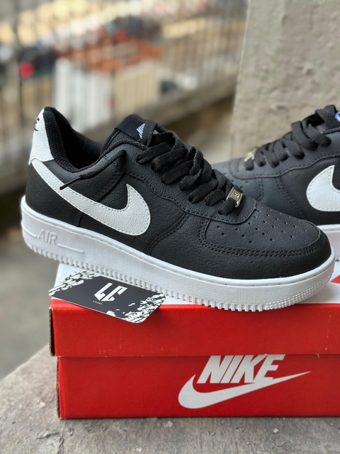 Nike Air Force One 1 / Preto e Branco