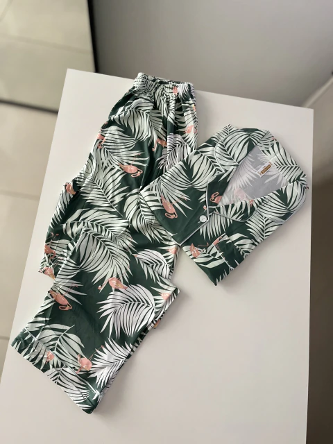 Pijama camisero tropical