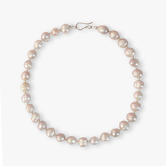 Colar Miraje com pérolas em tons de rosa e branco, ideal para ocasiões especiais.