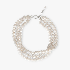 Choker Pérola do Tempo, colar elegante com várias fileiras de pérolas brancas.