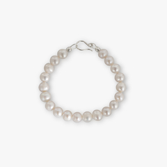 Pulseira Lua com pérolas brancas em formato clássico.