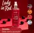 Uma fragrância frutal floral descontraída e marcante. Com notas de ameixa negra, bergamota e framboesa, equilibradas com um toque floral do lírio do vale, Lady in Red revela toda a irreverência e espontaneidade de uma mulher de vermelho. Fórmula vegana, l