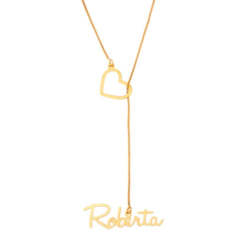 COLAR GRAVATINHA PASSANDO PELO CORAÇÃO E NOME HORIZONTAL NA PONTA