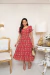 Vestido confeccionado em 100% algodão, com textura 3D exclusiva, modelagem midi elegante, botões funcionais . - comprar online