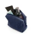 Necessaire personalizada de poliéster azul escuro aberta com produtos de beleza dentro