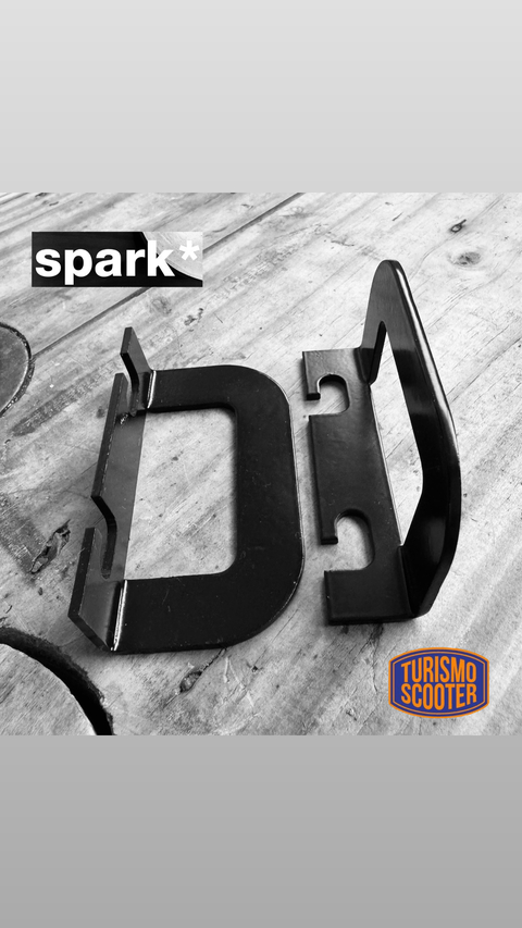 Gancho portabolsas SPARK* con abertura, acoplamiento plug and play, para Vespa Smallframe/​Largeframe - comprar online