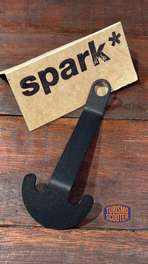 Gancho para el casco SPARK*, debajo del asiento para Vespa - comprar online