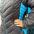 ESCUDO 3D | NEGRO Y CELESTE | CAMPERA INFLABLE DAMA - comprar online