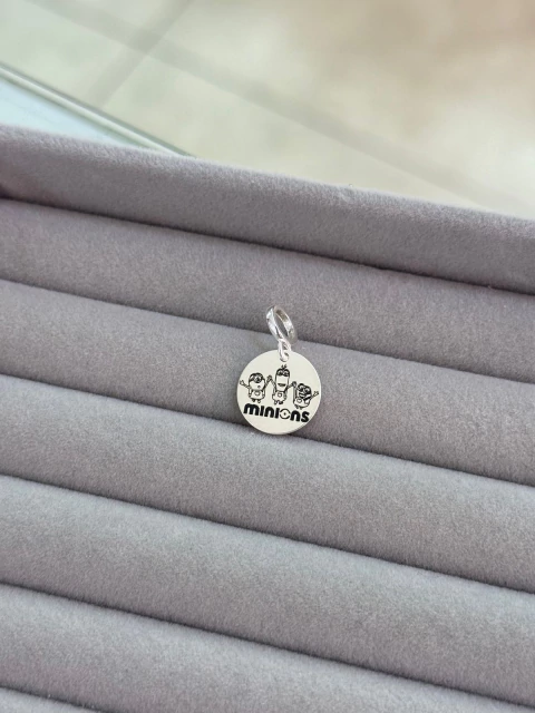 Berloque Medalha Minnios