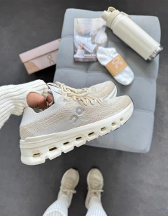 On Cloud X Z5 Off na internet