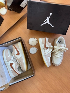 Imagem do Jordan 23 Linha Luxo Creme/Branco/Marrom