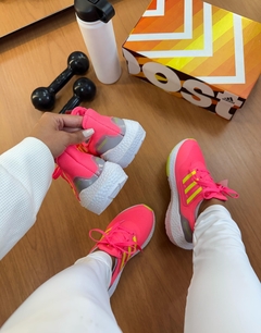 Imagem do Ultra Boost Pink Collors